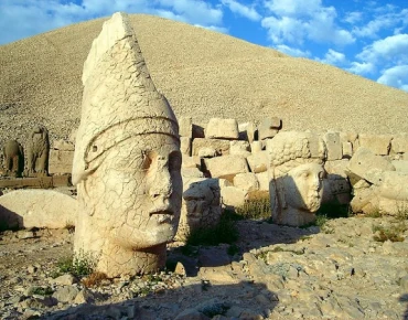 Ngọn núi Nemrut